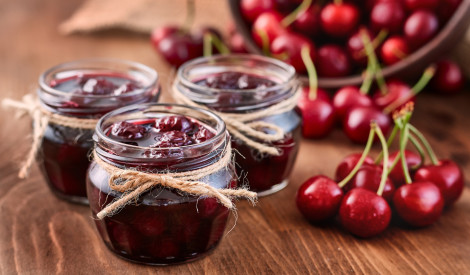 Ķiršu burciņas: ievārījumi un kompots