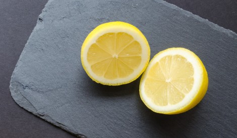 Kā saglabāt svaigu pāri palikušu citronu?