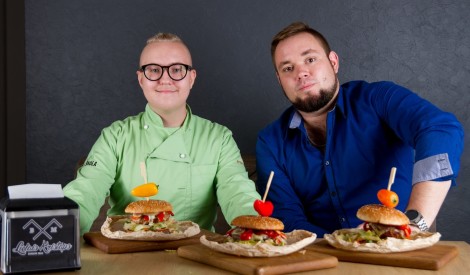 Jūtūberis Pipars aicina ēst burgerus un ziedot Markusa ārstēšanai