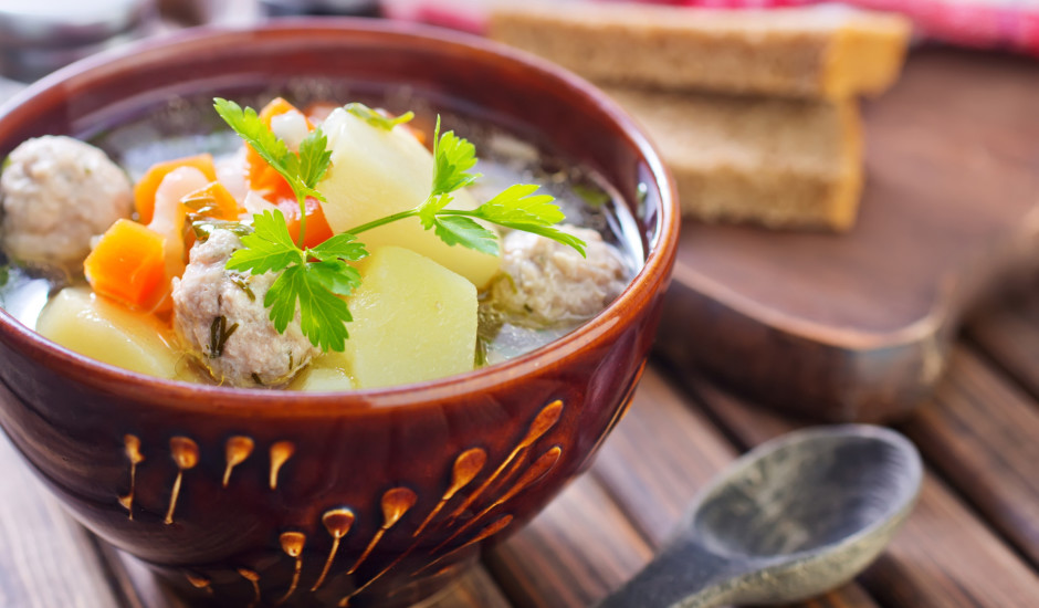 Aromātiskās un daudzveidīgās frikadeļu zupas: 12 receptes