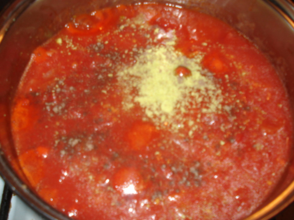 pievino tomātu sulu, konservētos tomātus un pupiņas (pupiņu...