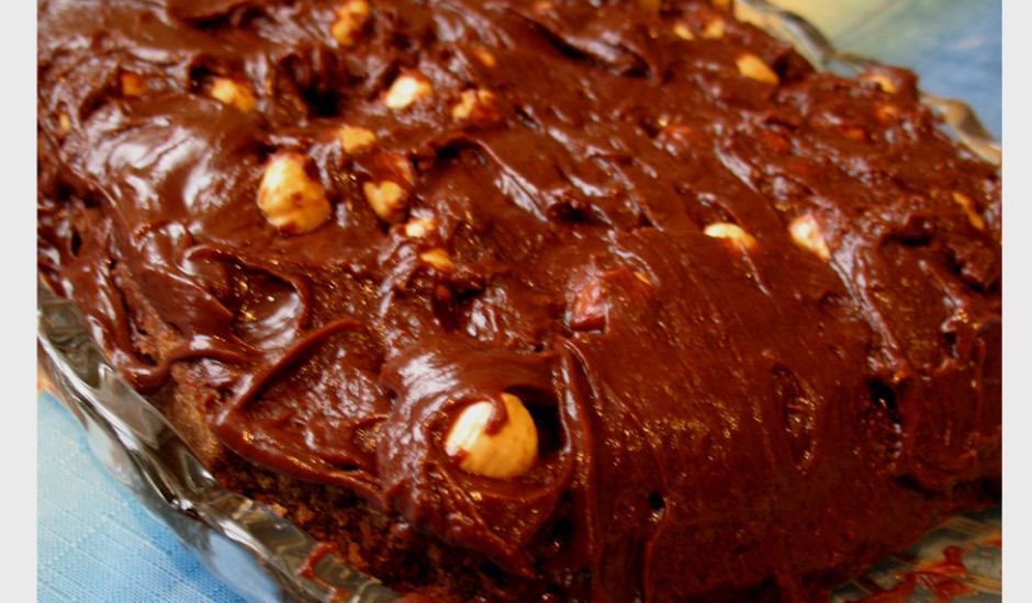 Šokolādes kūka ar riekstiem
