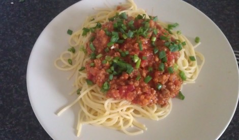 Spagetti ar vienkarsu bolonjas merci