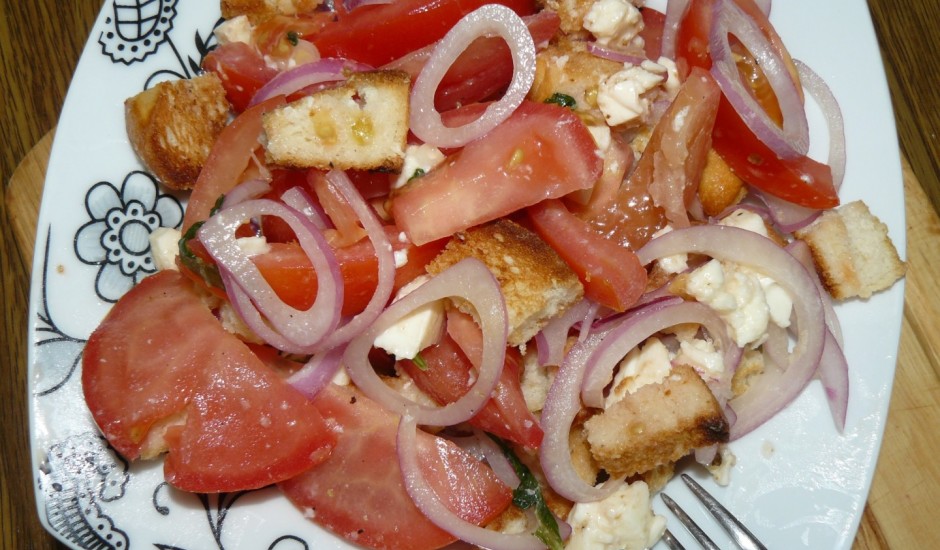 Grauzdiņu salāti ar sieru un tomātiem
