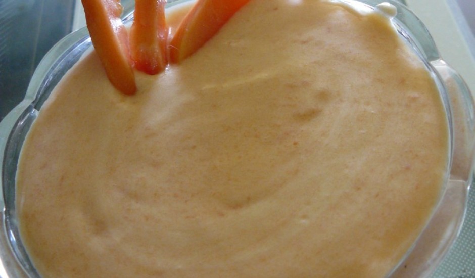 Gaisīgais papaijas un jogurta biezenis