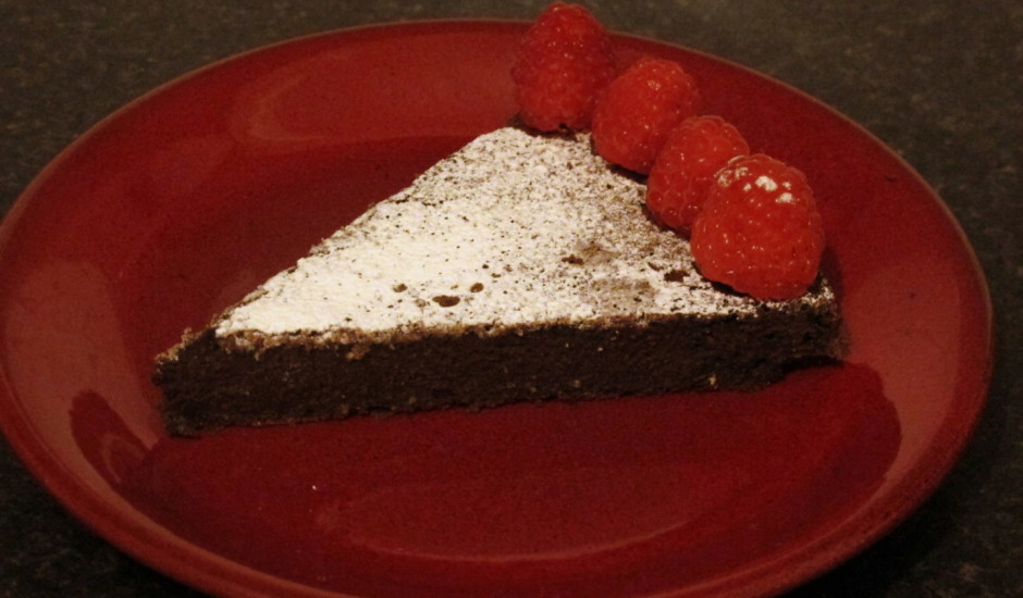 Mazkaloriju ātrā šokolādes kūka