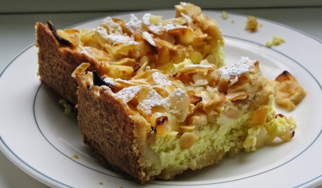 Ābolu siera kūka ar mandelēm
