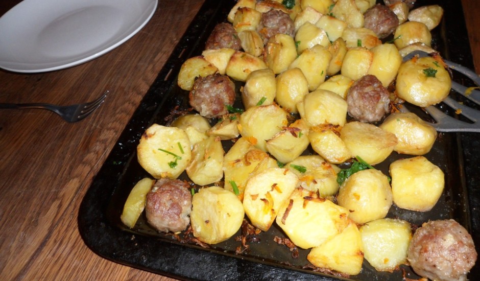 Kartupeļu sacepums ar gaļas bumbiņām