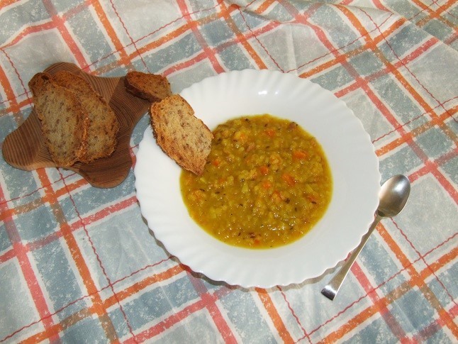 Sildošā lēcu zupa ar pašceptu maizi
