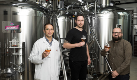 Mājbrūvētāju konkursa “Mežpils prove” uzvarētāja alus novembrī būs veikalu plauktos