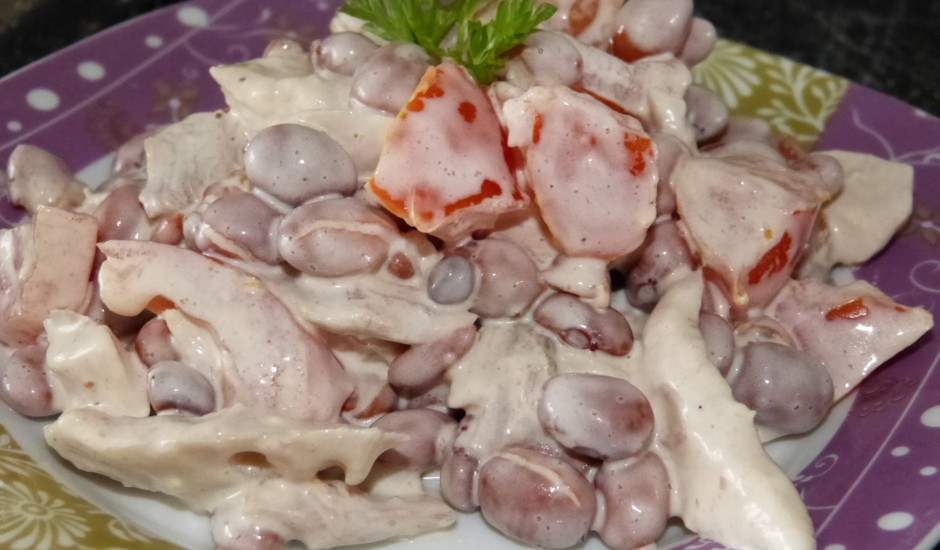 Pupiņu salāti ar vistas gaļu