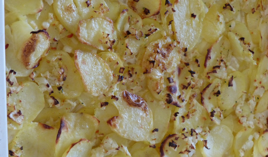 Kartupeļi, sacepti saldajā krējumā