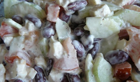 Mocarellas un pupiņu salāti