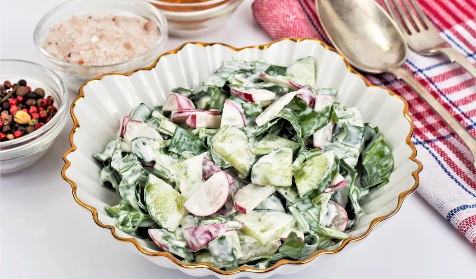Skābeņu salāti ar redīsiem un gurķiem "Pavasara svaigums"