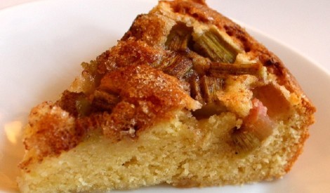 Rabarberu kūka ar kanēli