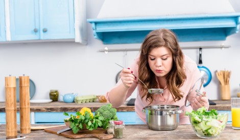 9 kaitīgi ieradumi, kurus piekopjam virtuvē