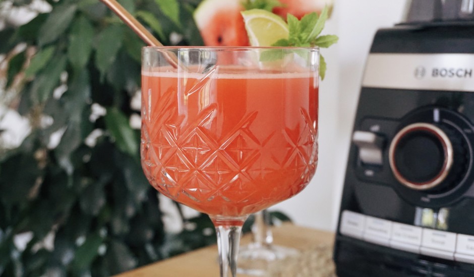 Bezalkoholiskais arbūza un kokosriekstu vasaras kokteilis